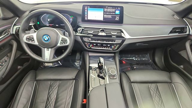 Used 2022 BMW 530e xDrive 530e iPerformance w/ Executive Package image 21