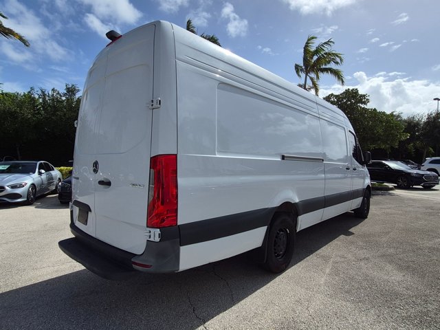 Used 2024 Mercedes-Benz Sprinter 2500 image 5