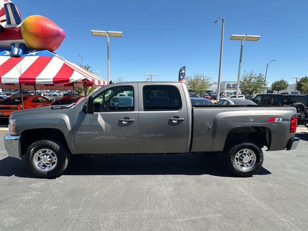 Used 2008 Chevrolet Silverado 2500 LT w/ 1LT Convenience Package AWD/4WD image 3