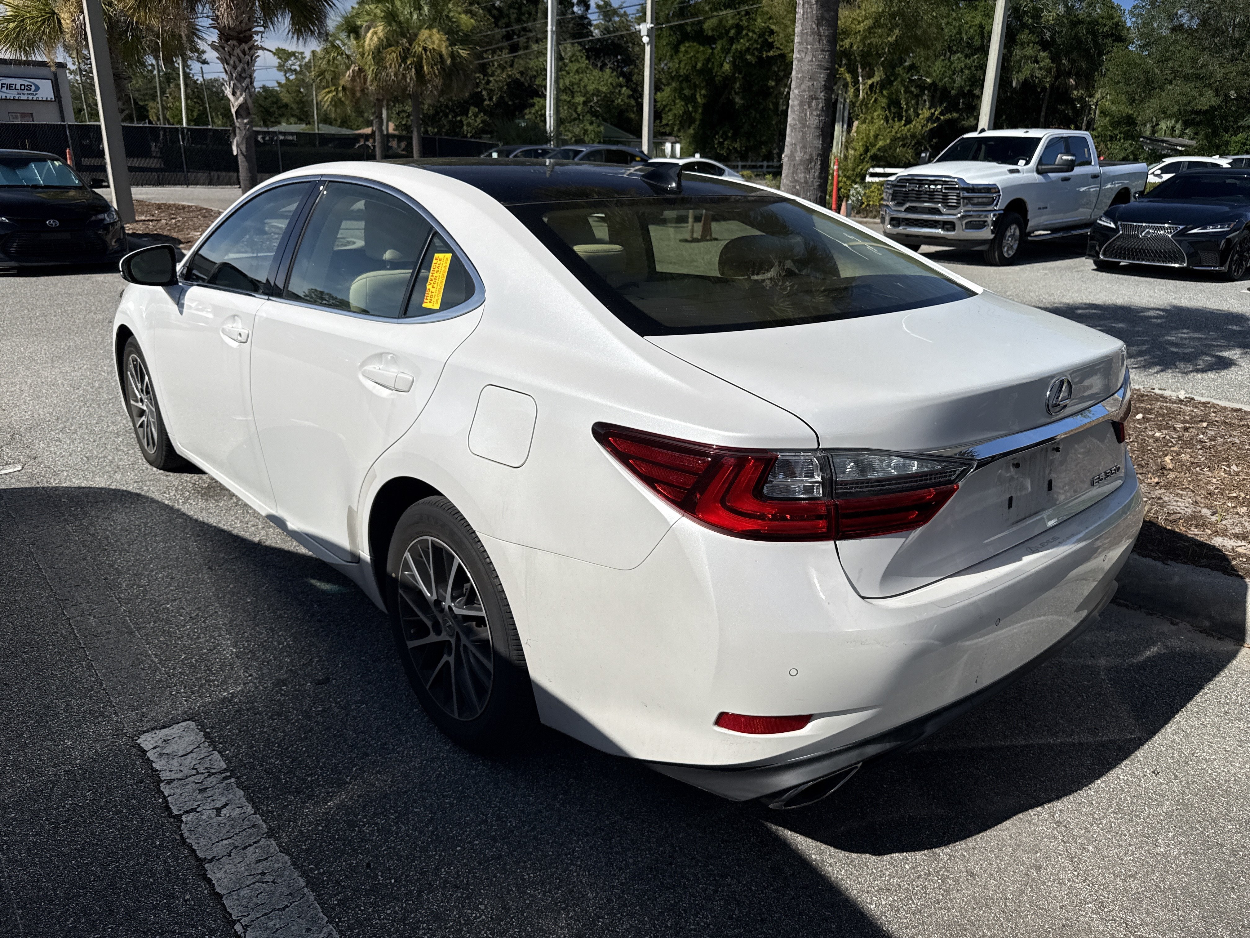 Used 2017 Lexus ES 350 w/ Luxury Package FWD image 3