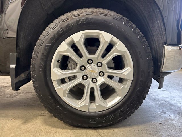 Used 2023 Chevrolet Silverado 1500 LTZ w/ Technology Package AWD/4WD image 11