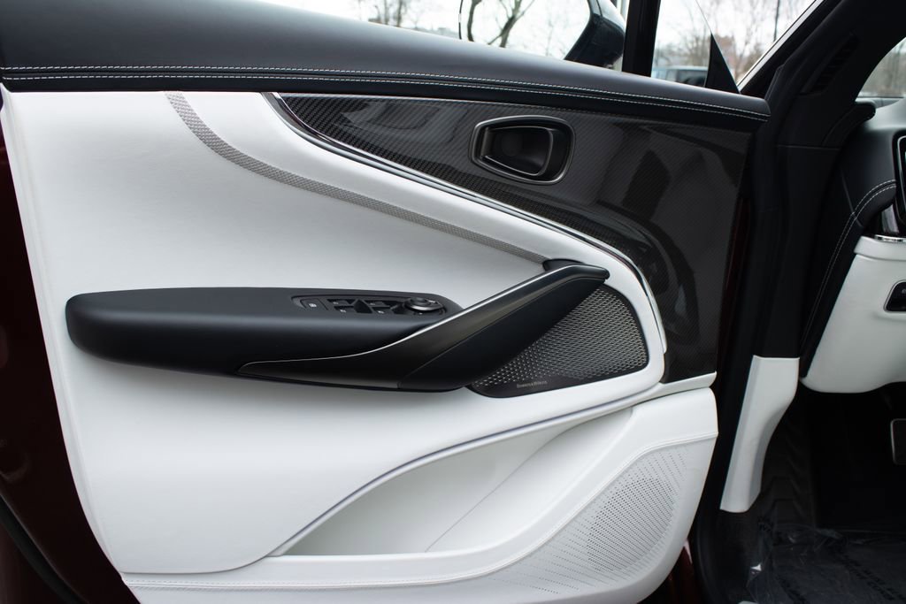New 2025 Aston Martin DBX 707 image 10
