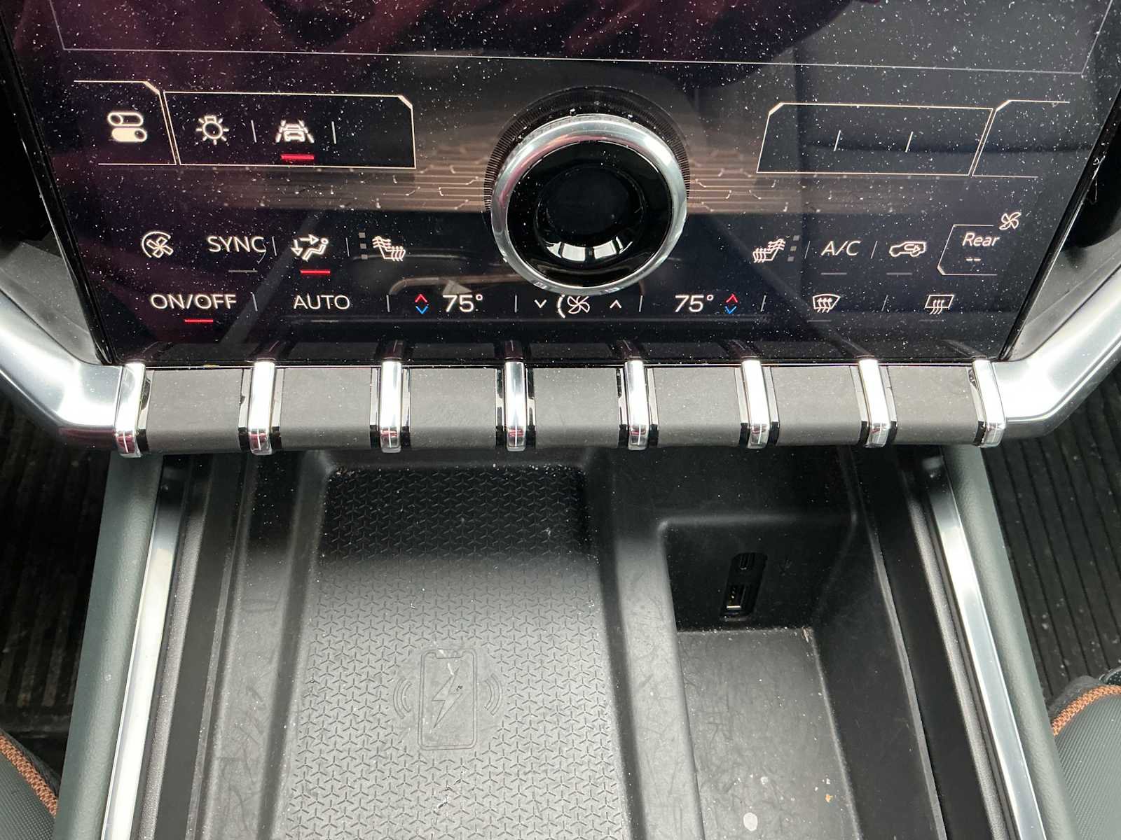 Used 2024 GMC Acadia AT4 w/ Luxury Package image 14