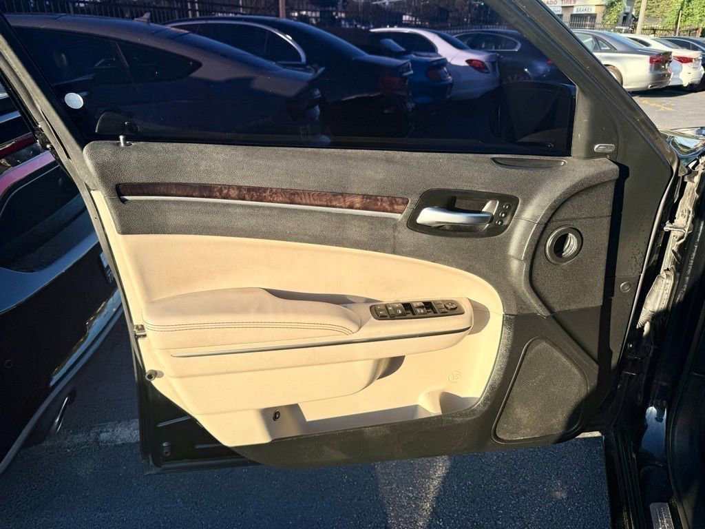 Used 2018 Chrysler 300 Limited image 11