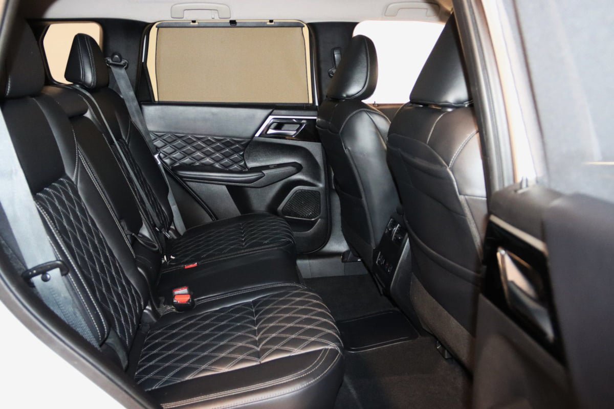 Used 2024 Mitsubishi Outlander 4WD Plug-In Hybrid image 67