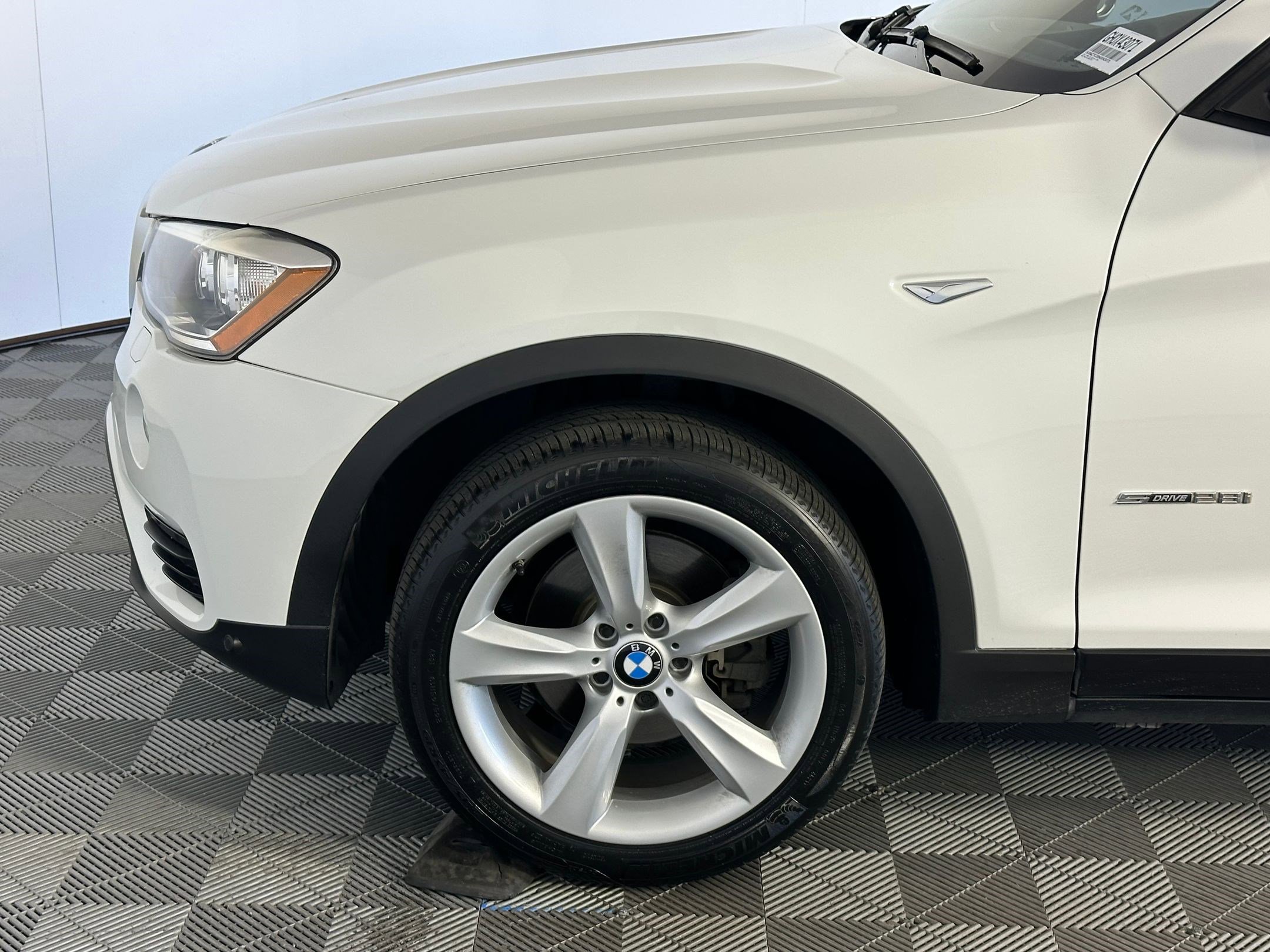 Used 2017 BMW X3 sDrive28i image 9