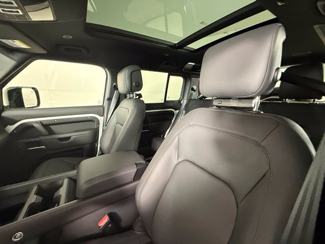 New 2026 Land Rover Defender 110 X-Dynamic SE AWD/4WD image 5