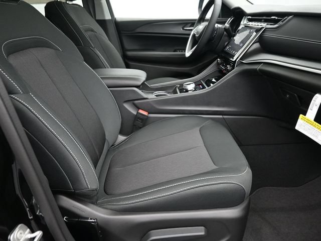 Used 2024 Jeep Grand Cherokee Laredo X AWD/4WD image 12