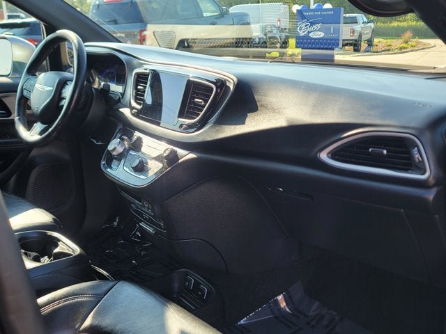 Used 2020 Chrysler Pacifica Touring-L Plus FWD image 5