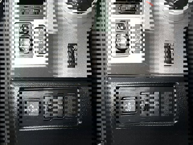 Used 2012 Toyota Tundra 4x4 Double Cab w/ Tow Pkg image 28