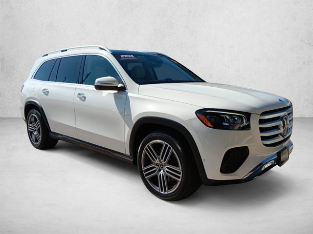 Used 2024 Mercedes-Benz GLS 450 4MATIC image 3