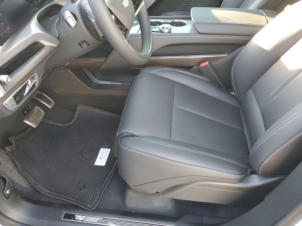 New 2026 Cadillac Vistiq Sport w/ LPO, Floor Liner Package image 32