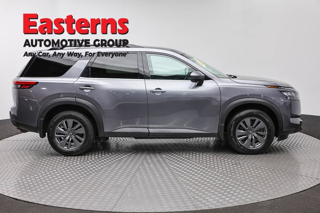 Used 2024 Nissan Pathfinder SV AWD/4WD image 4