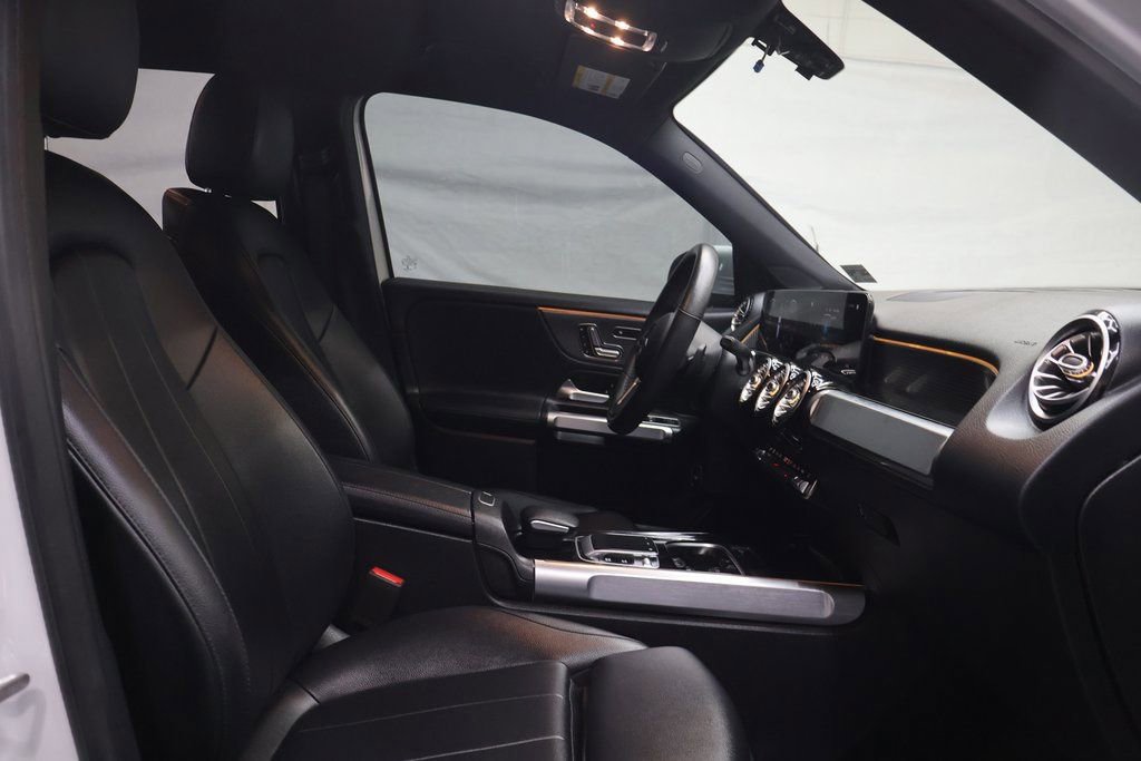 Used 2020 Mercedes-Benz GLB 250 w/ Premium Package image 10