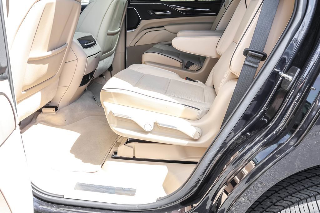 Used 2023 Cadillac Escalade Premium Luxury AWD/4WD image 31