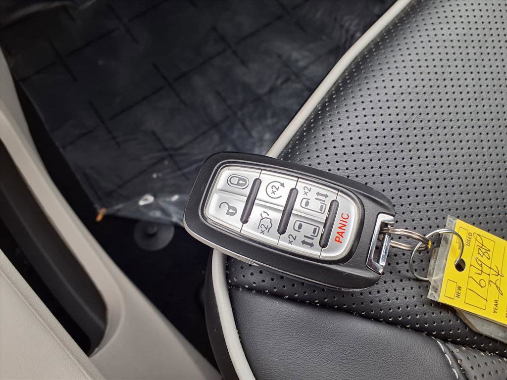 Used 2024 Chrysler Pacifica Limited image 16