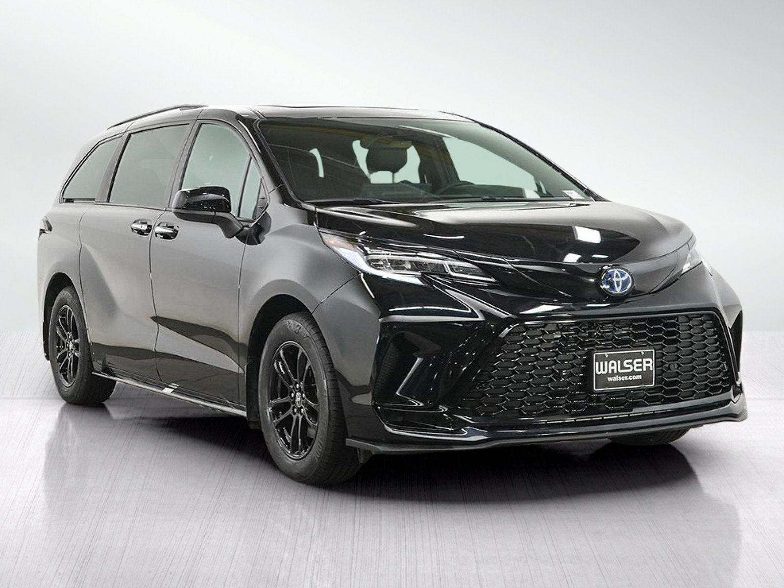Used 2025 Toyota Sienna XSE AWD/4WD image 7