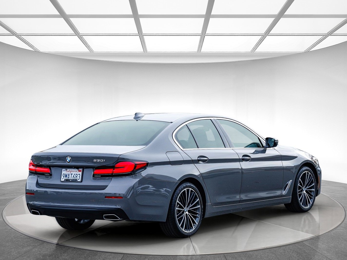 Used 2022 BMW 530i w/ Premium Package image 4