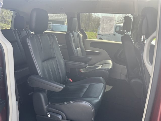 Used 2014 Chrysler Town & Country Touring FWD image 34