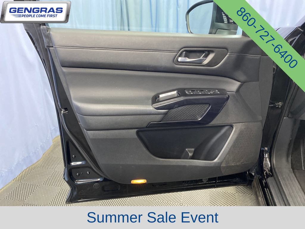 Used 2022 Nissan Pathfinder SV AWD/4WD image 12