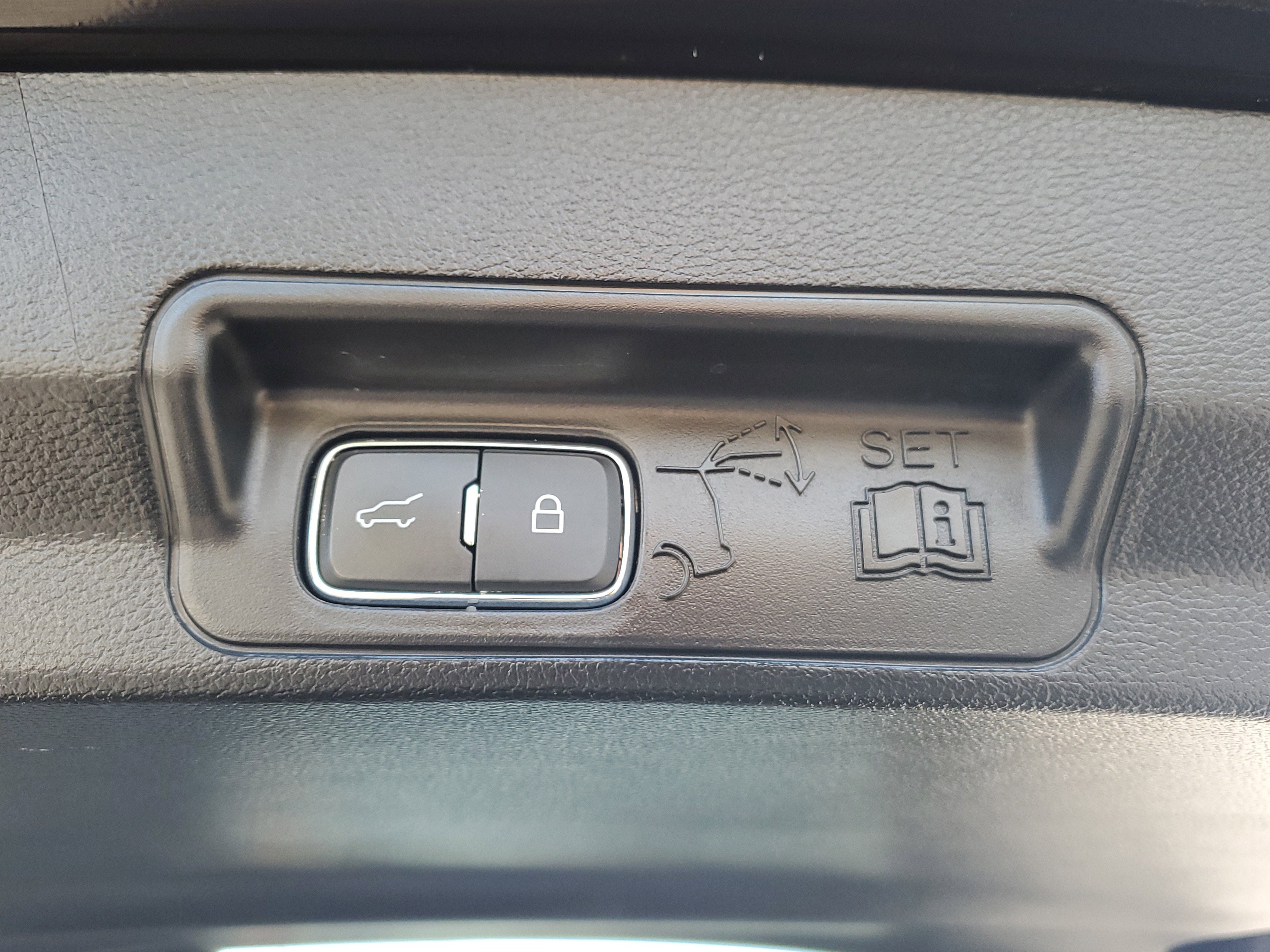 Certified 2025 Ford Explorer Platinum w/ Ultimate Package image 11