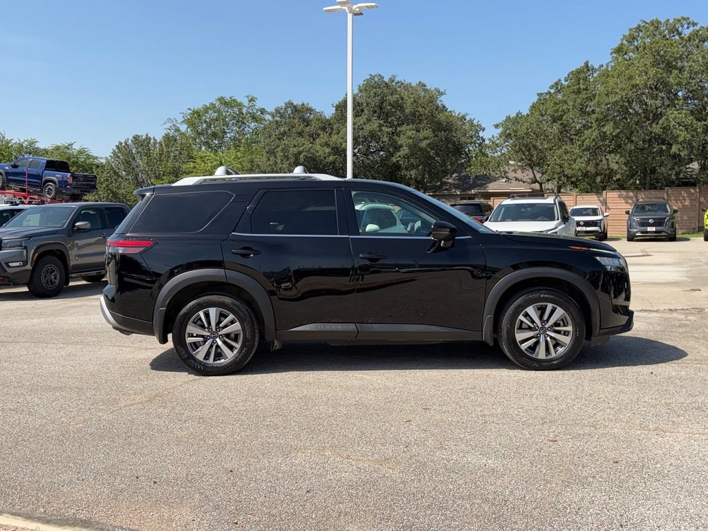 Certified 2022 Nissan Pathfinder SL FWD image 4