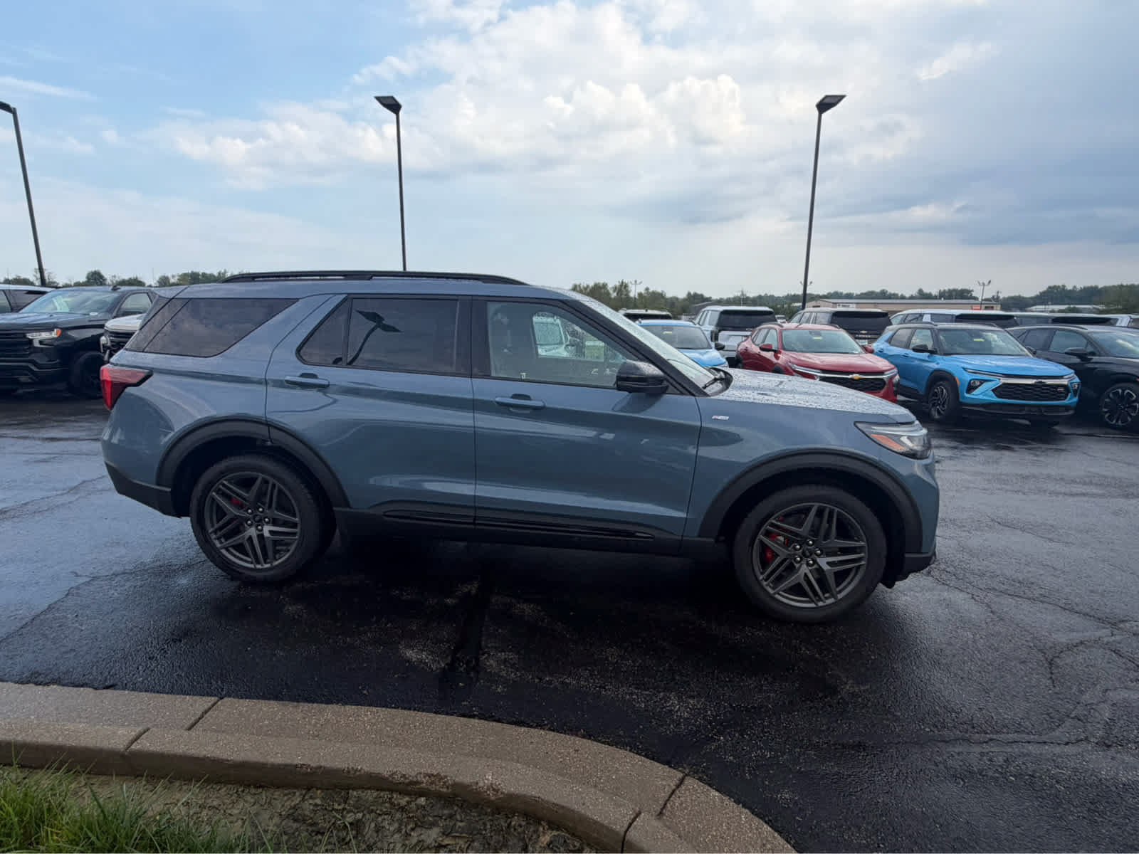 New 2026 Ford Explorer ST-Line w/ ST-Line Street Pack AWD/4WD image 5