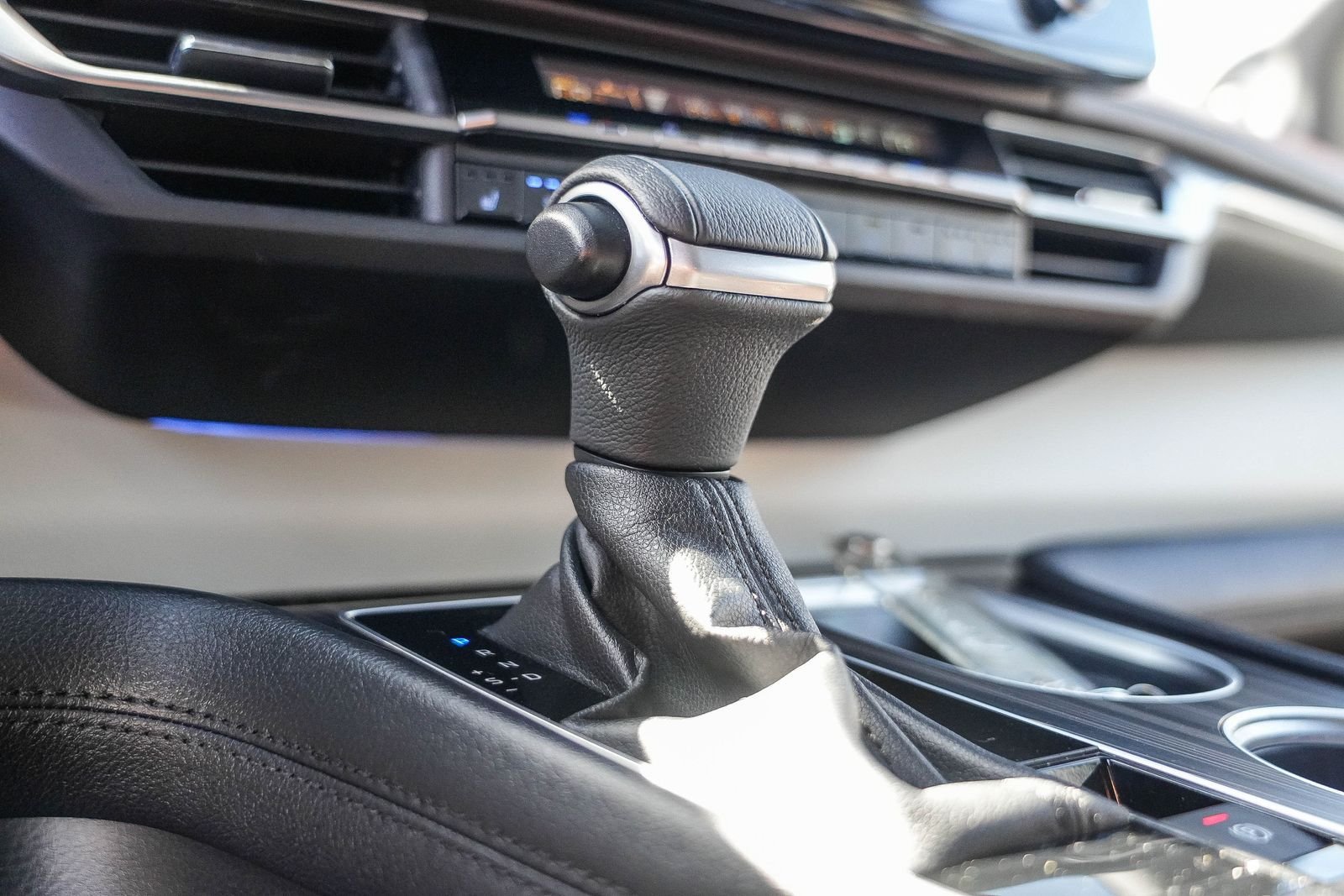 Certified 2024 Toyota Sienna Platinum FWD image 23