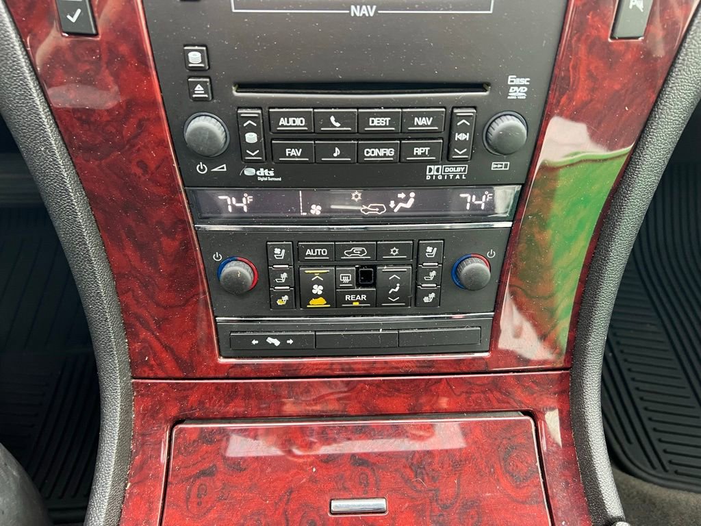 Used 2010 Cadillac Escalade Luxury image 30