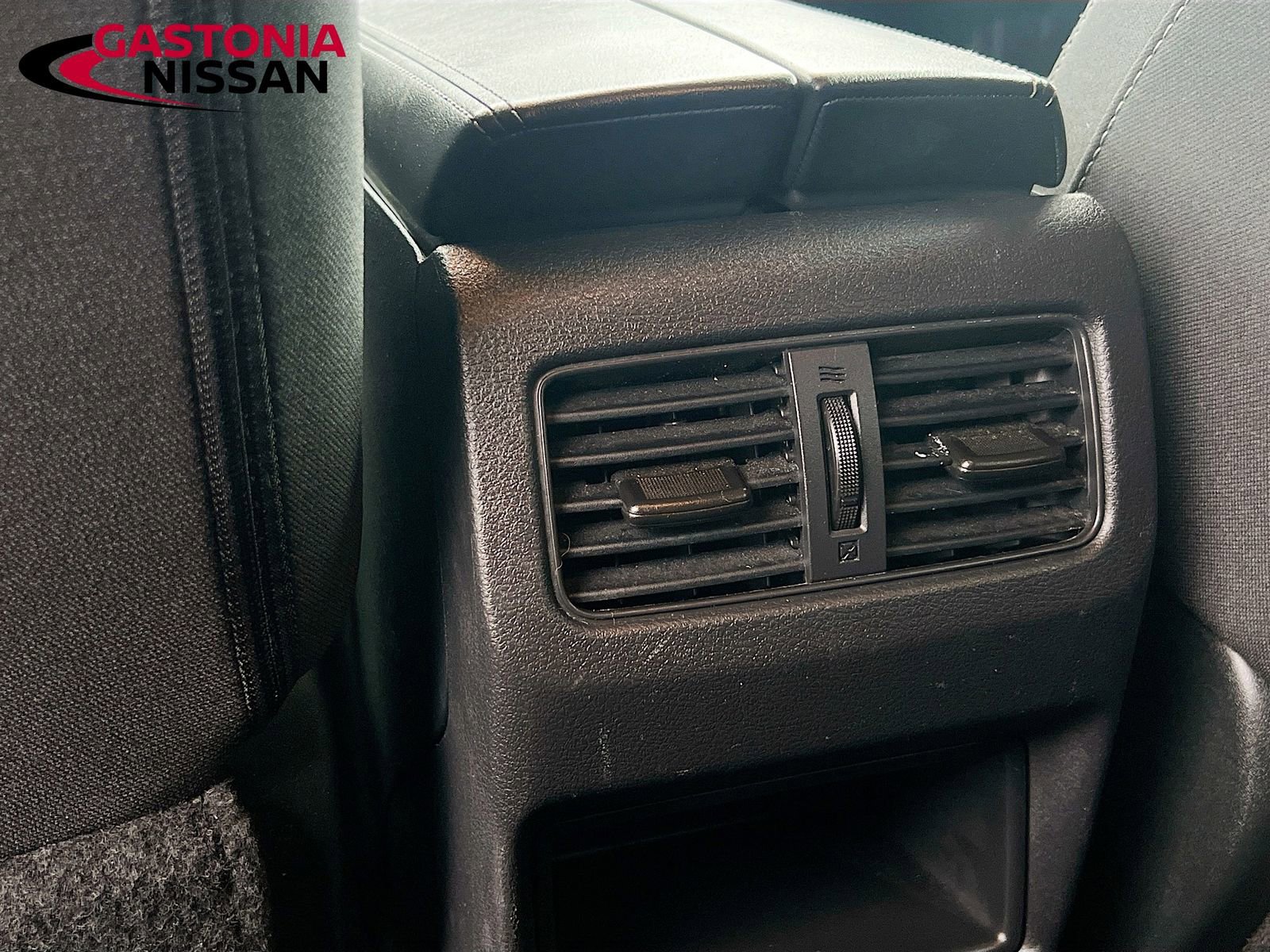 Used 2024 Nissan Rogue S image 32