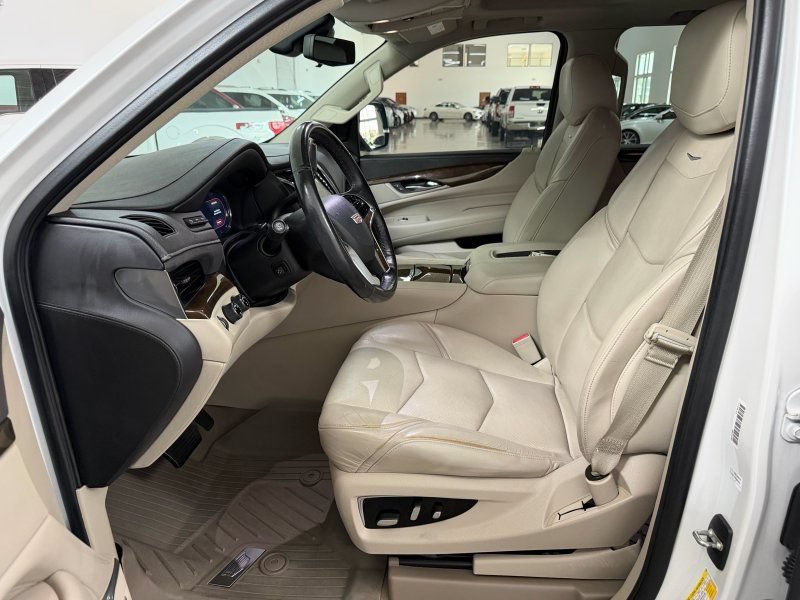 Used 2020 Cadillac Escalade Premium Luxury AWD/4WD image 16