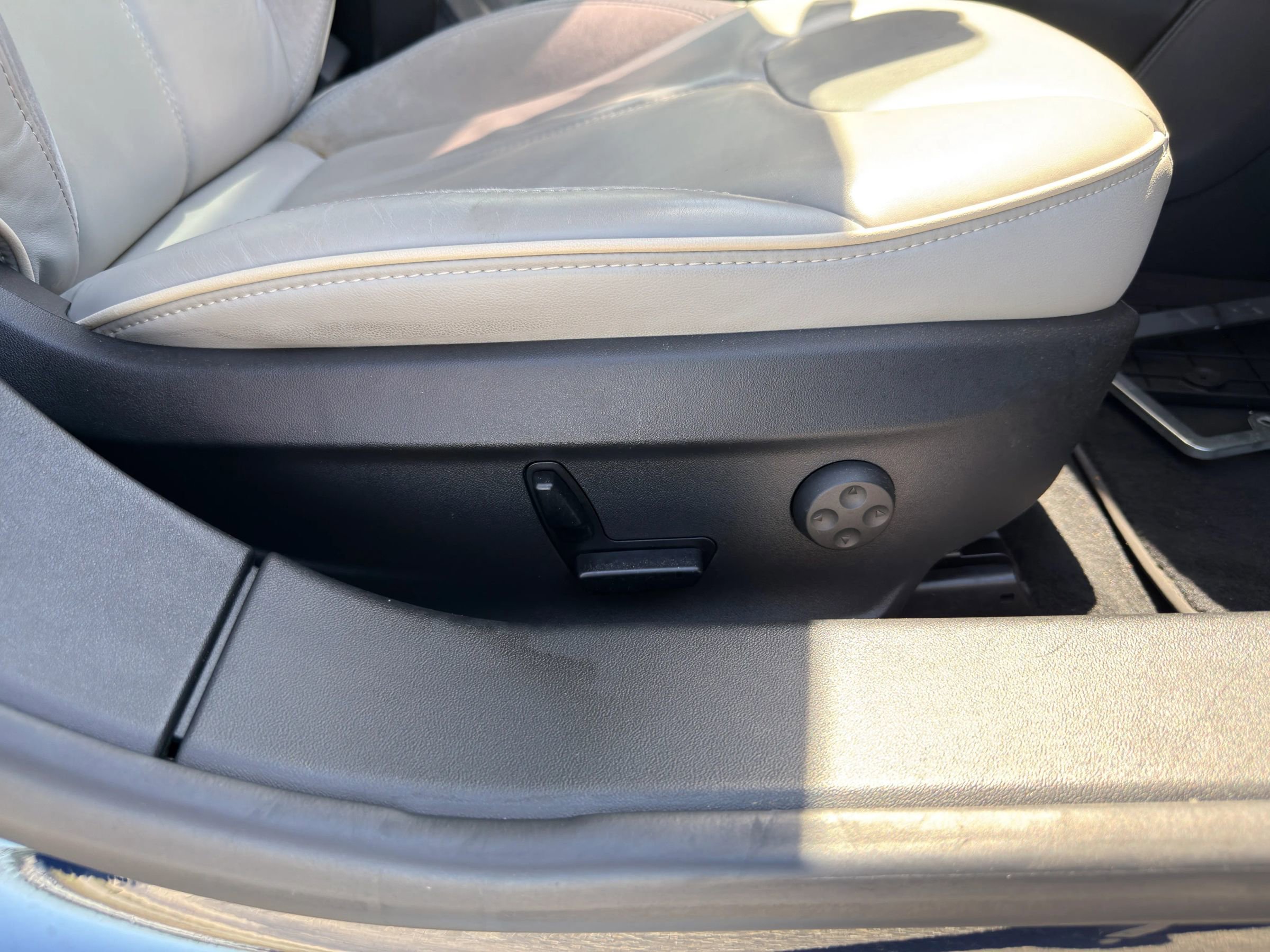 Used 2013 Tesla Model S Performance RWD image 26