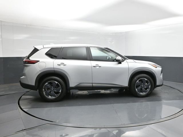 Used 2025 Nissan Rogue SV FWD image 11