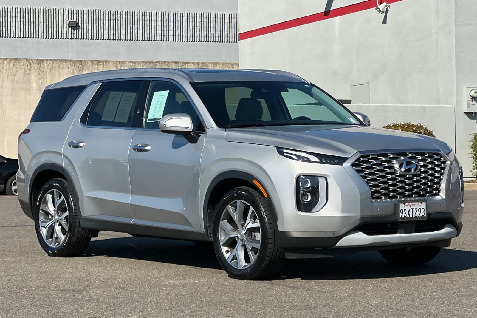 Used 2022 Hyundai Palisade SEL w/ Premium Package FWD image 5