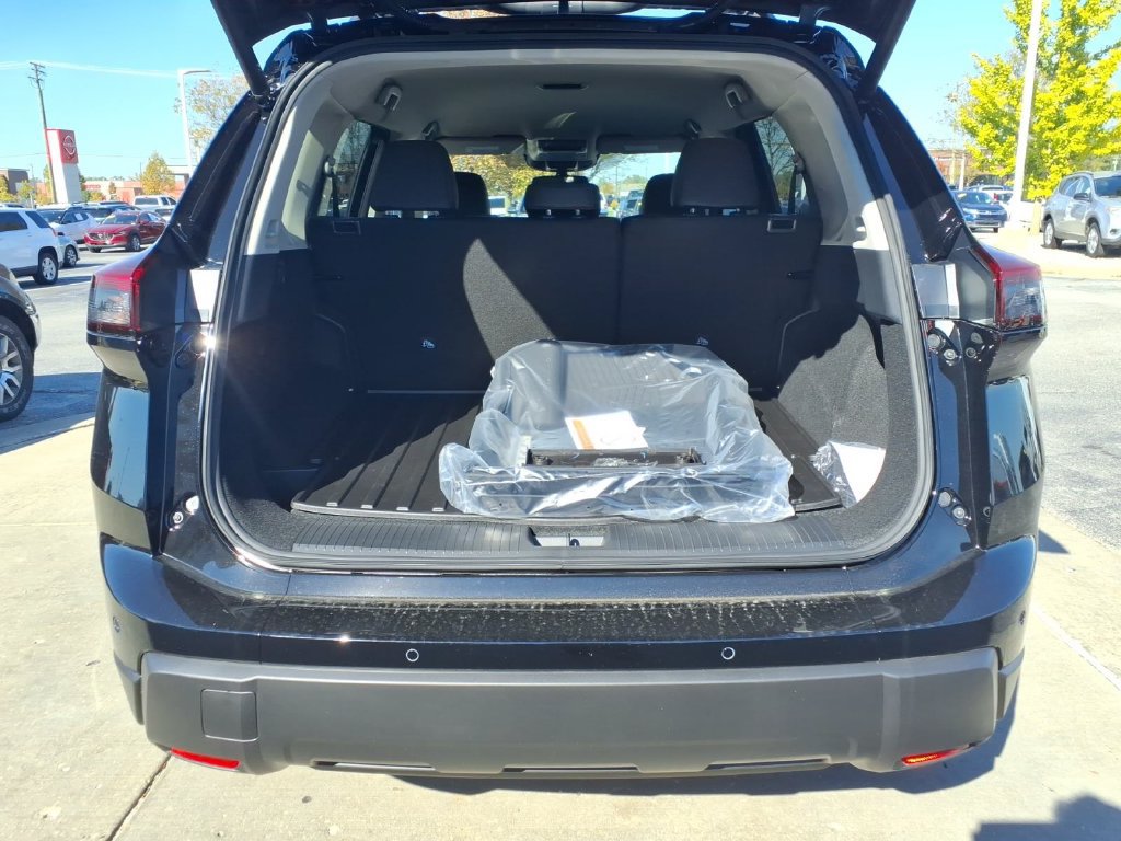 New 2027 Nissan Rogue SV w/ Rock Creek Premium Package AWD/4WD image 9