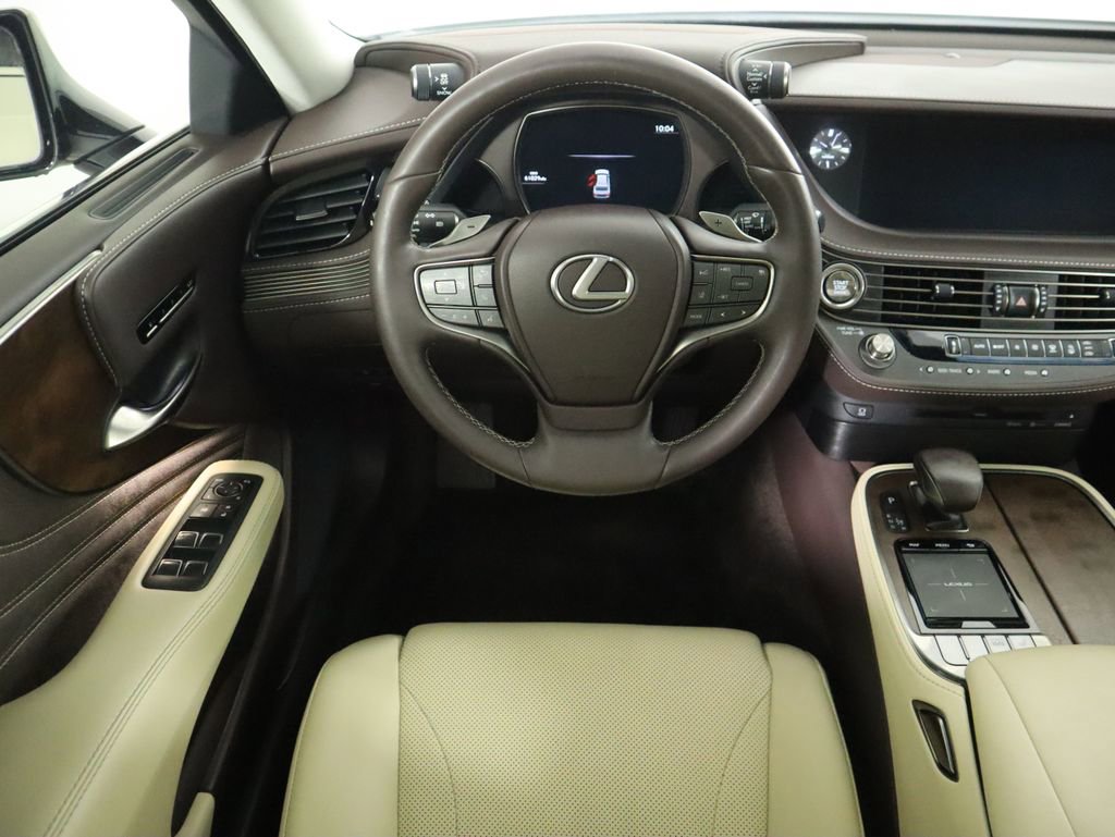 Used 2018 Lexus LS 500 w/ Accessory Package (Z2) image 10