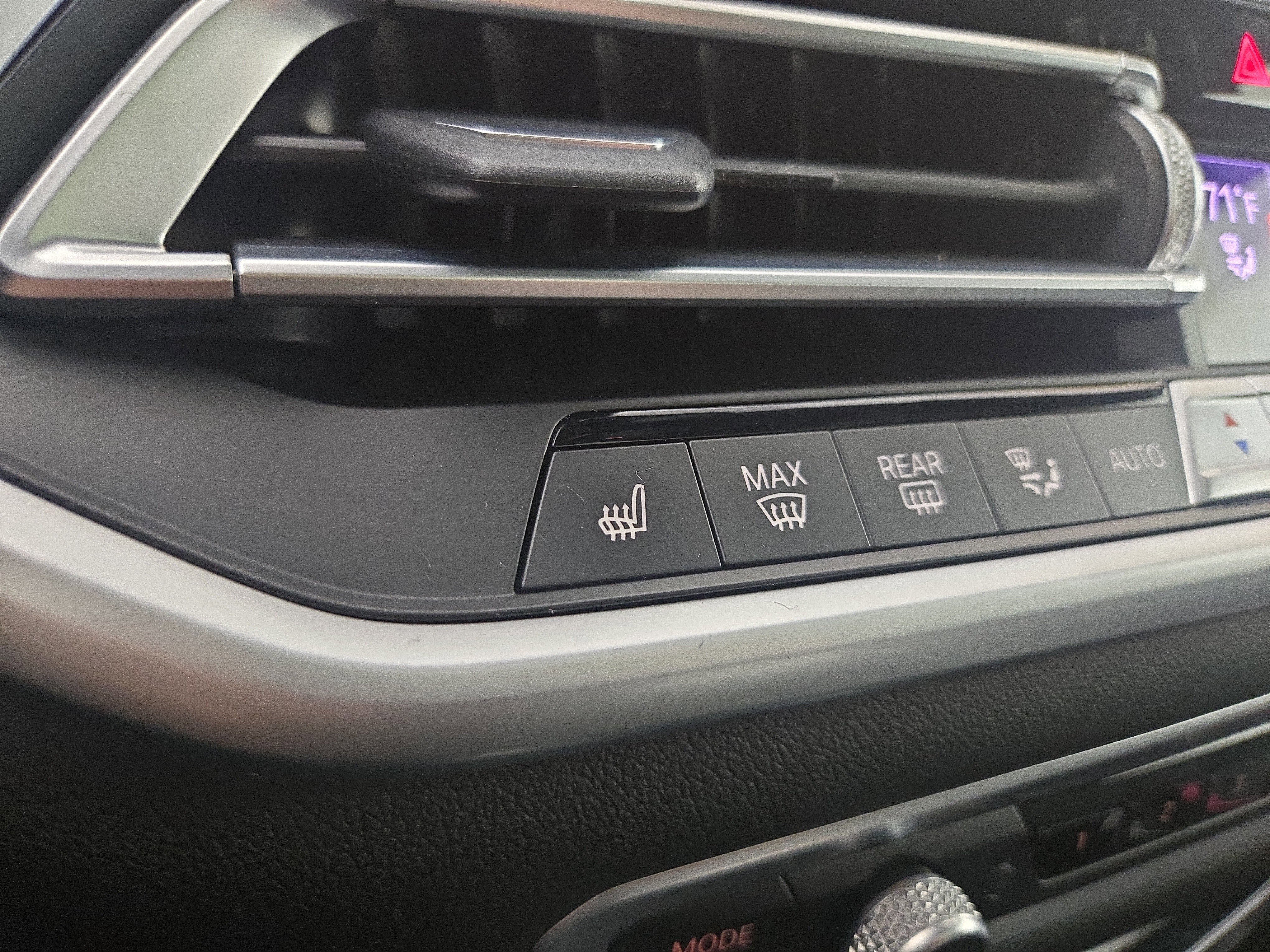 Used 2021 BMW X6 xDrive40i w/ Premium Package image 27