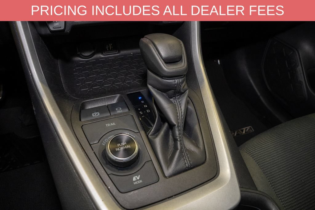 Used 2024 Toyota RAV4 LE AWD/4WD image 14