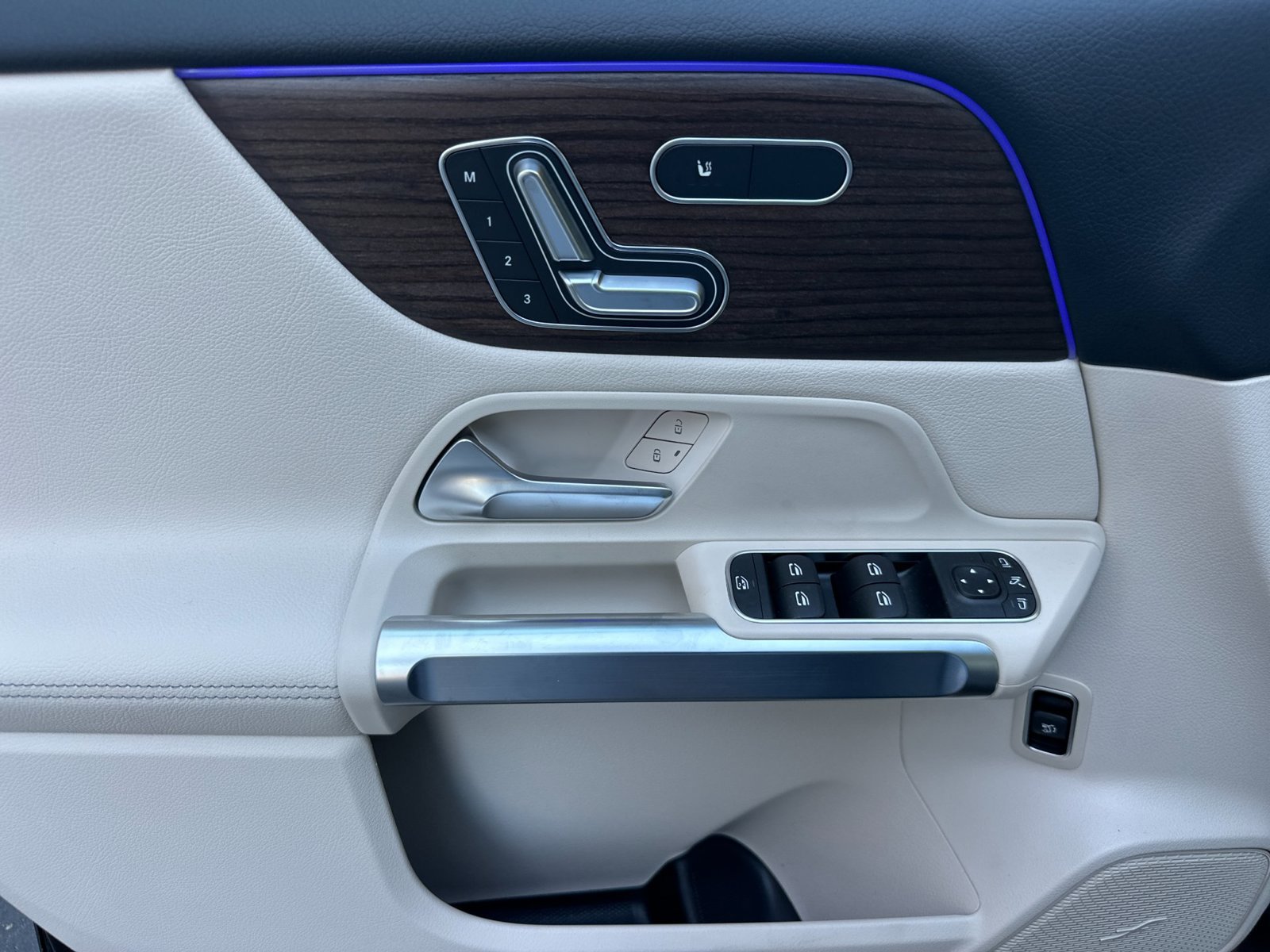 New 2026 Mercedes-Benz GLB 250 4MATIC image 11