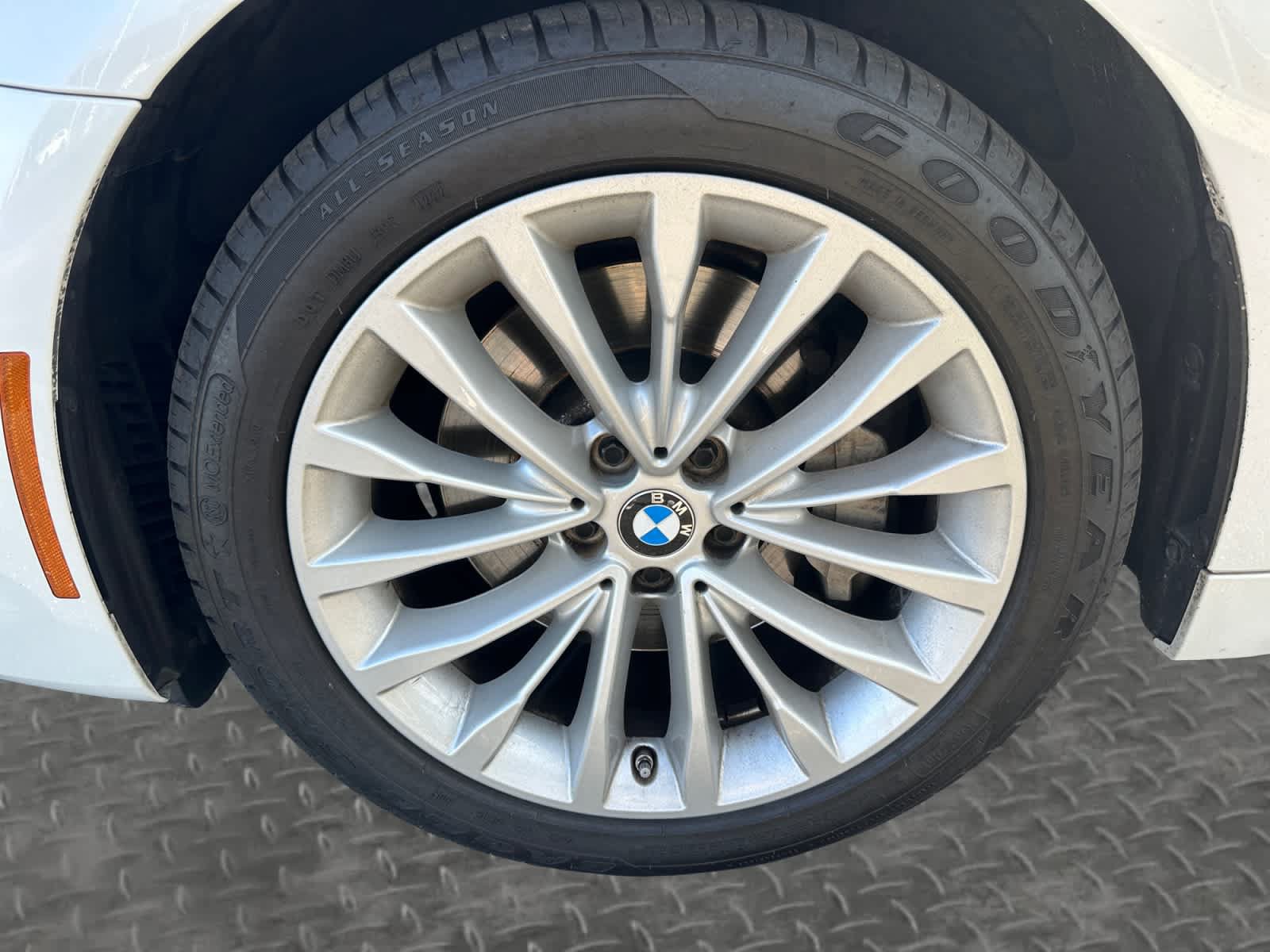 Used 2023 BMW 530i xDrive w/ Premium Package AWD/4WD image 10