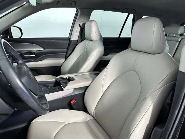Used 2024 Toyota Grand Highlander AWD image 16