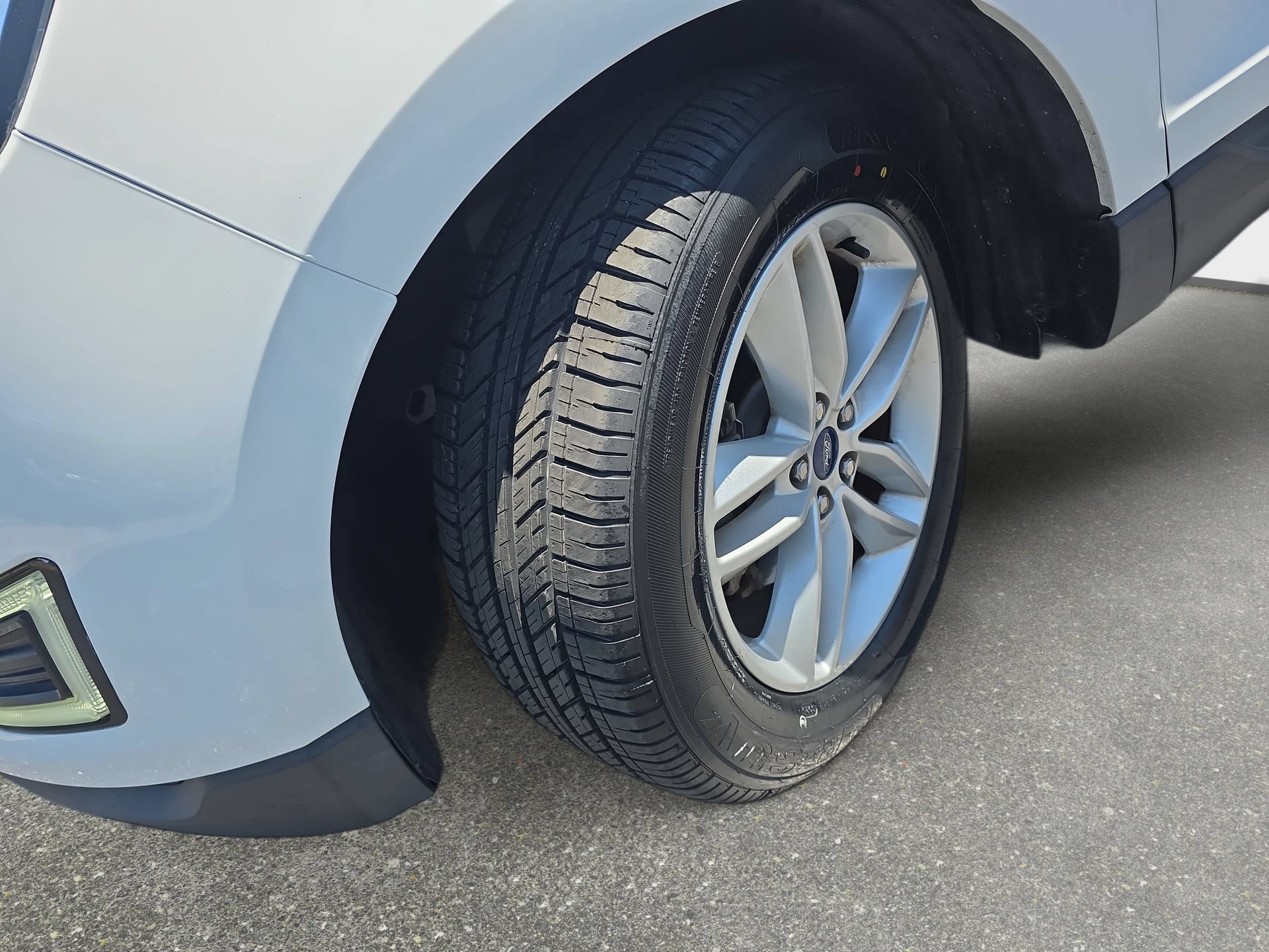 Used 2015 Ford Edge SEL FWD image 28