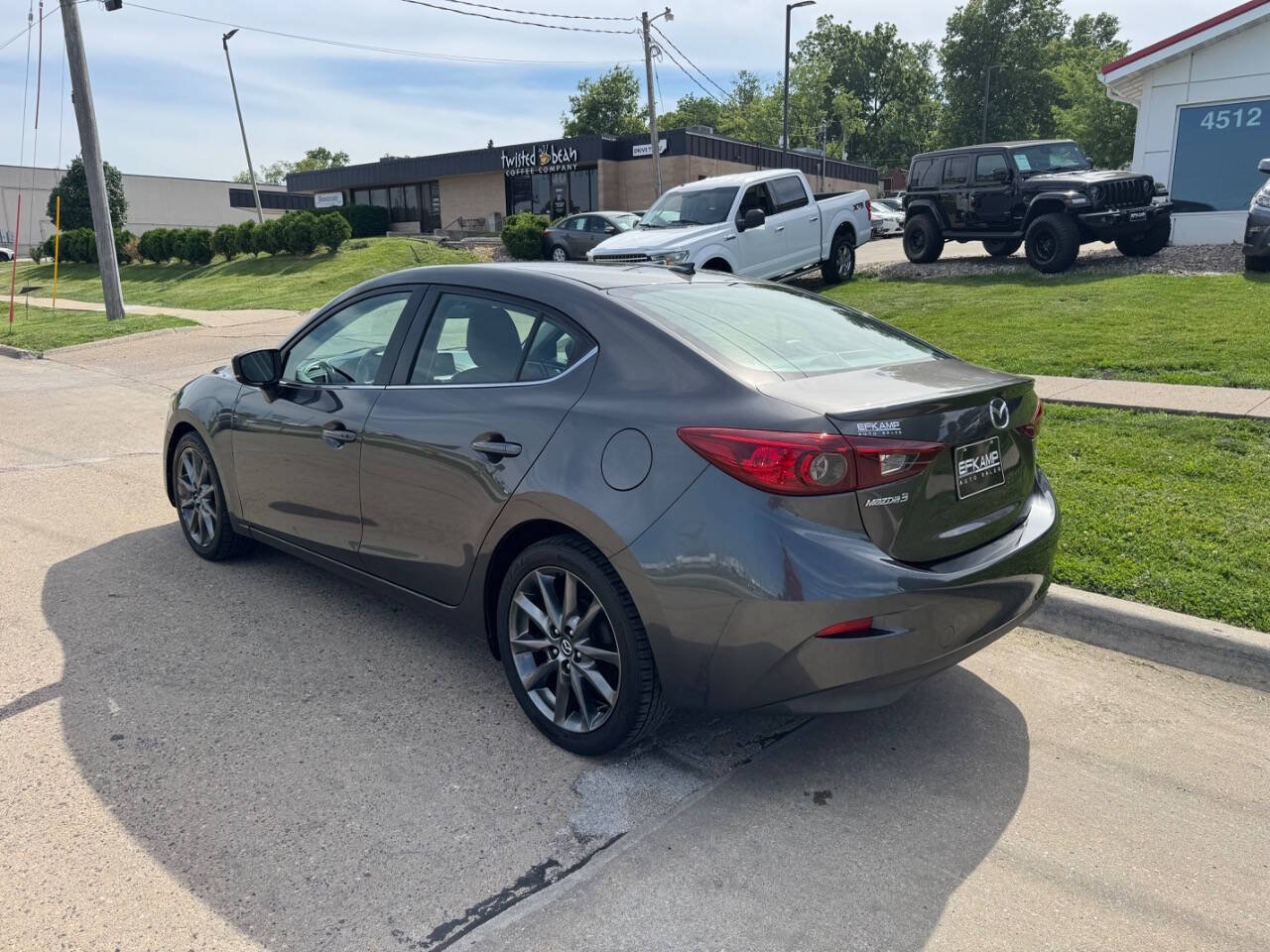 Used 2018 MAZDA MAZDA3 Touring FWD image 3