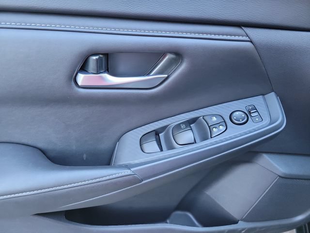 Used 2025 Nissan Sentra SV FWD image 12