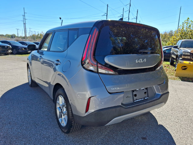 Used 2023 Kia Soul LX w/ LX Technology Package FWD image 4