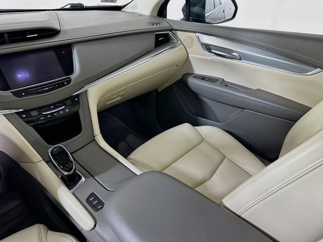 Used 2018 Cadillac XT5 Luxury w/ Driver Awareness Package AWD/4WD image 30