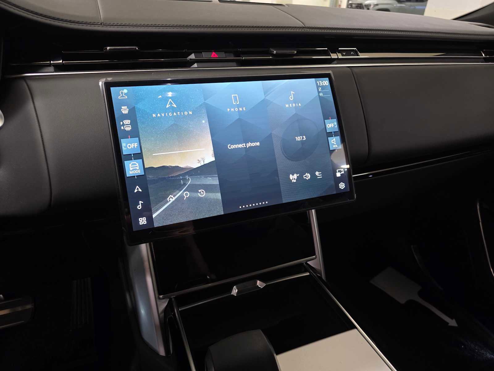 New 2025 Land Rover Range Rover SE image 27