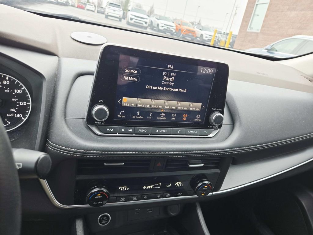 Used 2023 Nissan Rogue SV image 23