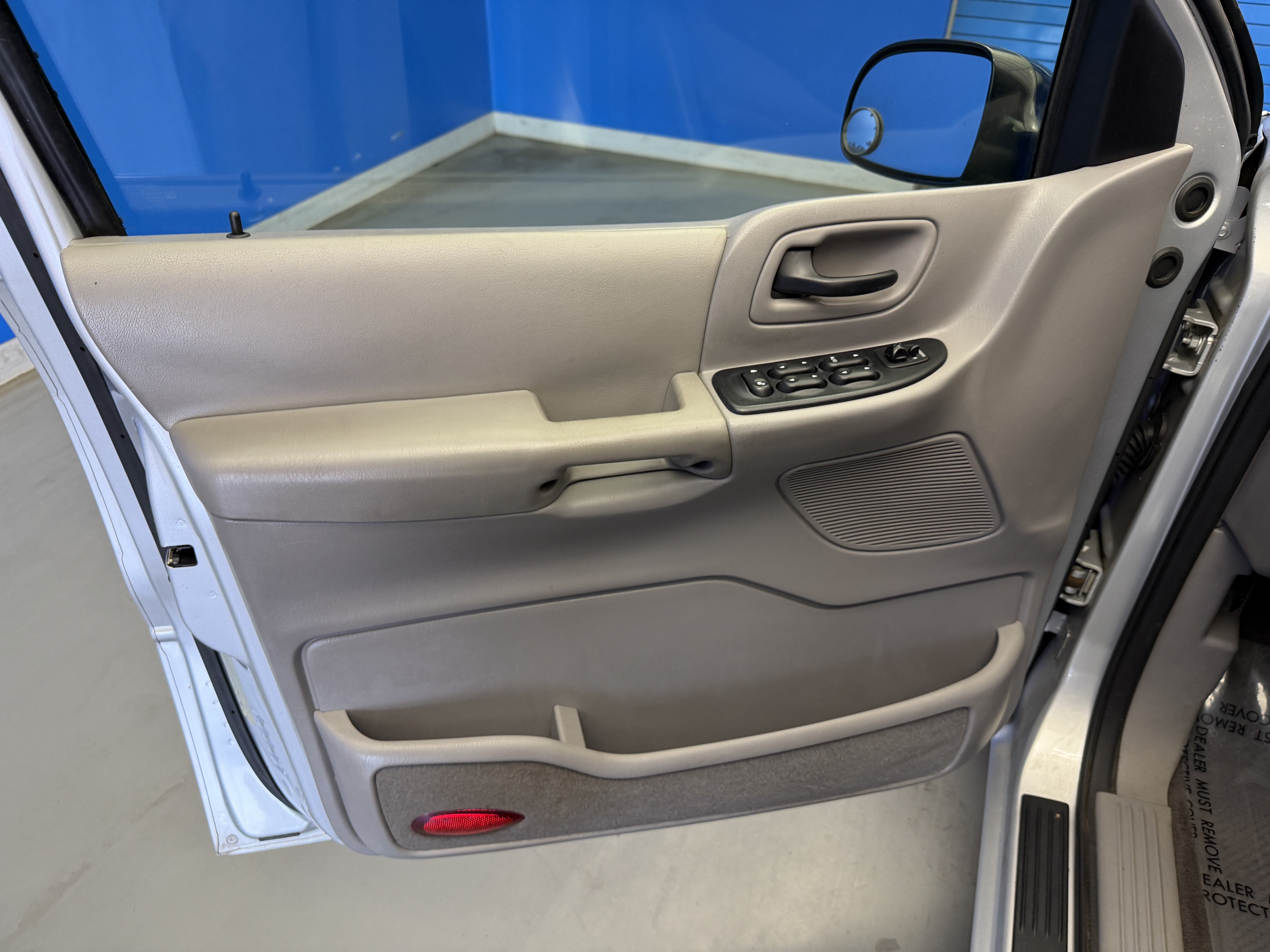 Used 2003 Ford Windstar LX FWD image 9