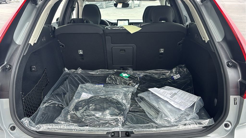 New 2026 Volvo XC60 T8 Plus w/ Protection Package Premier AWD/4WD image 30